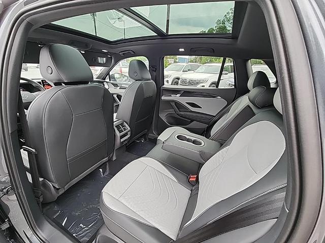 Photo of 2025 Platinum Gray Metallic Volkswagen Tiguan