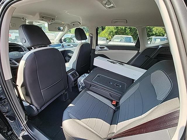 Photo of 2025 Deep Black Pearl Volkswagen Taos