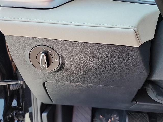 Photo of 2025 Deep Black Pearl Volkswagen Taos