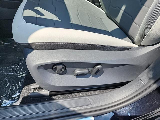 Photo of 2025 Deep Black Pearl Volkswagen Taos