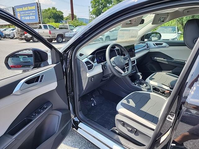 Photo of 2025 Deep Black Pearl Volkswagen Taos
