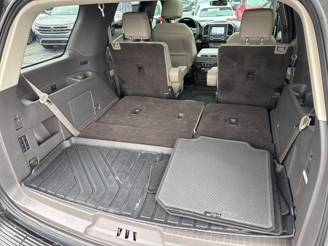 Photo of 2021 Agate Black Metallic Ford Expedition