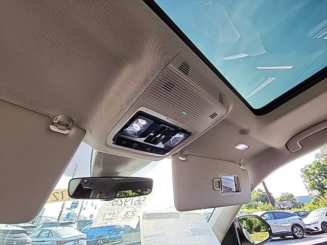 Photo of 2025 Avocado Green Pearl Volkswagen Atlas