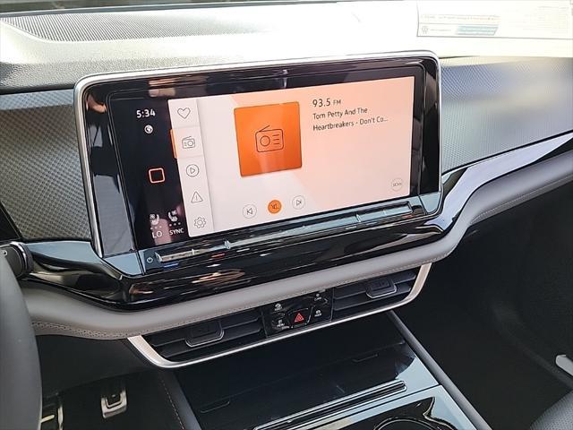 Photo of 2025 Avocado Green Pearl Volkswagen Atlas