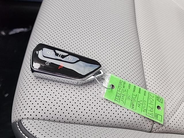 Photo of 2025 Pyrite Silver Metallic Volkswagen Tiguan