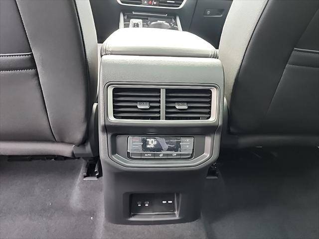 Photo of 2025 Silver Mist Metallic Volkswagen Atlas