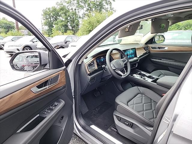 Photo of 2025 Silver Mist Metallic Volkswagen Atlas