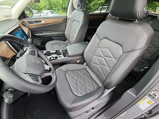 Photo of 2025 Silver Mist Metallic Volkswagen Atlas