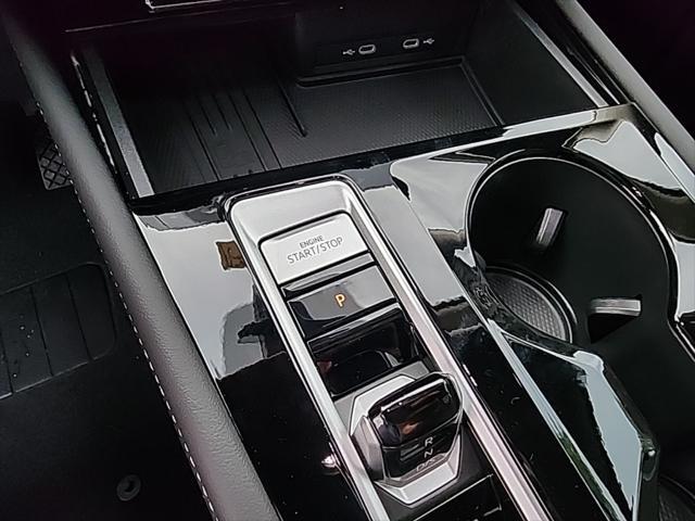 Photo of 2025 Silver Mist Metallic Volkswagen Atlas