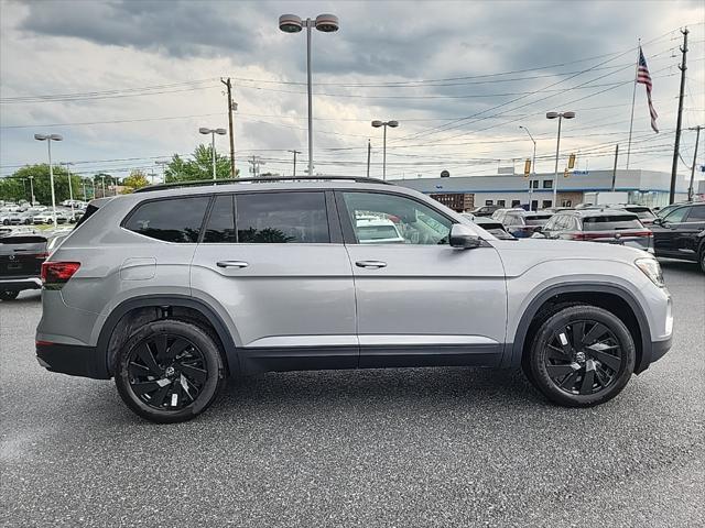 Photo of 2025 Silver Mist Metallic Volkswagen Atlas