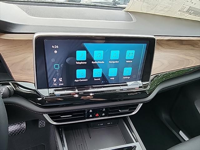 Photo of 2025 Silver Mist Metallic Volkswagen Atlas