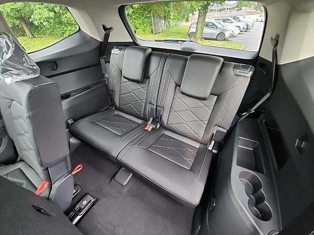 Photo of 2025 Silver Mist Metallic Volkswagen Atlas