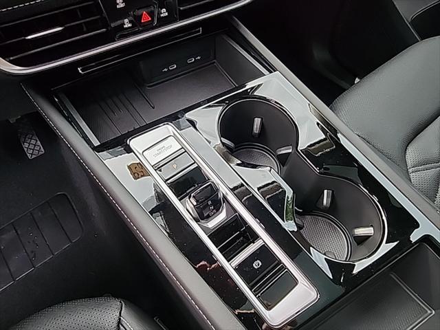 Photo of 2025 Silver Mist Metallic Volkswagen Atlas