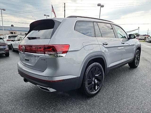 Photo of 2025 Silver Mist Metallic Volkswagen Atlas