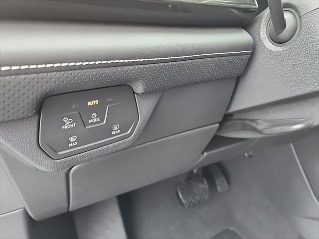 Photo of 2025 Silver Mist Metallic Volkswagen Atlas