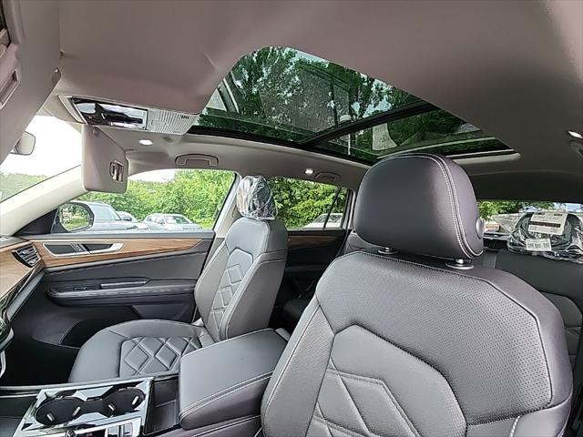 Photo of 2025 Silver Mist Metallic Volkswagen Atlas