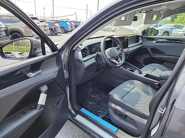 Photo of 2025 Platinum Gray Metallic Volkswagen Tiguan