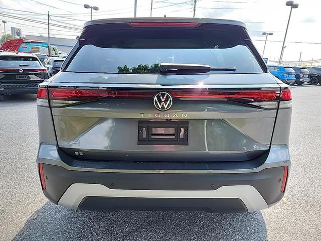 Photo of 2025 Platinum Gray Metallic Volkswagen Tiguan