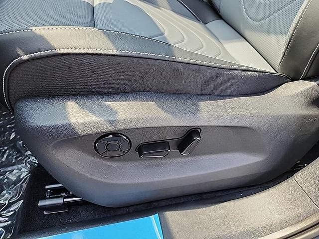 Photo of 2025 Platinum Gray Metallic Volkswagen Tiguan