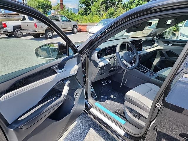 Photo of 2025 Deep Black Pearl Volkswagen Tiguan