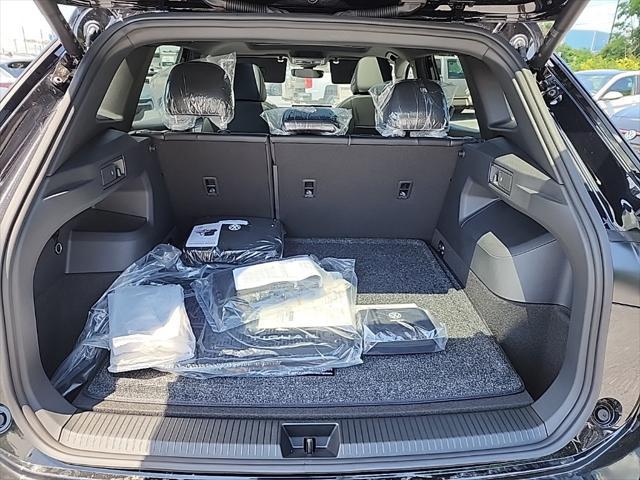 Photo of 2025 Deep Black Pearl Volkswagen Tiguan