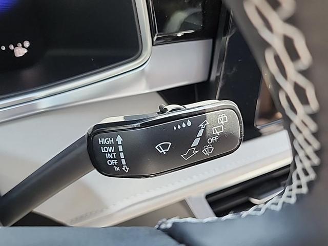 Photo of 2025 Deep Black Pearl Volkswagen Taos