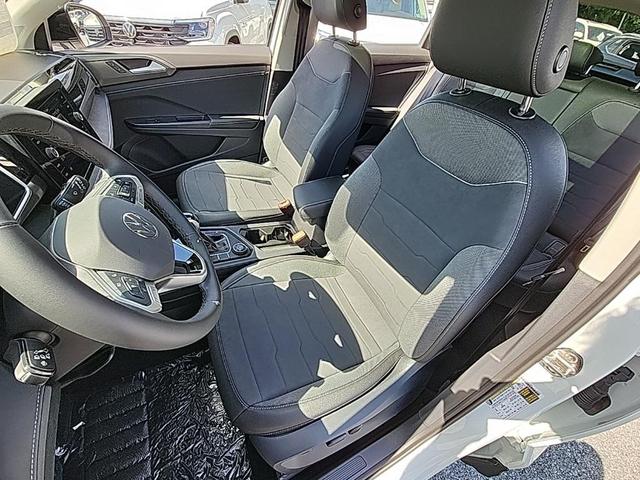 Photo of 2025 Pure White w/Deep Black Roof Volkswagen Taos