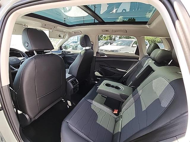 Photo of 2025 Pure White w/Deep Black Roof Volkswagen Taos