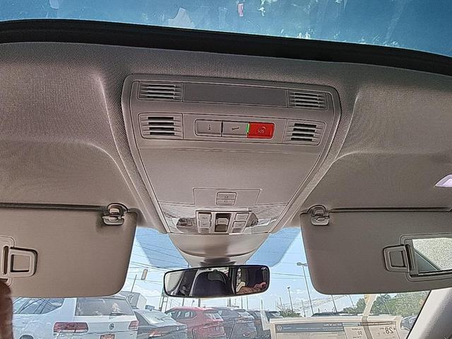 Photo of 2025 Pure White w/Deep Black Roof Volkswagen Taos