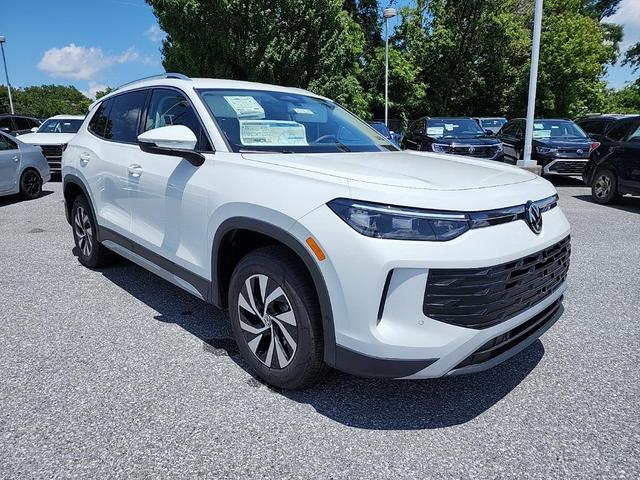 Photo of 2025 Pure White Volkswagen Tiguan