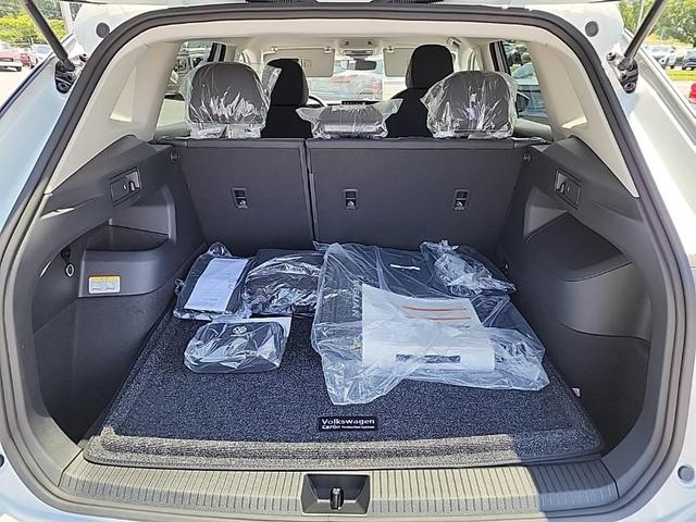 Photo of 2025 Pure White Volkswagen Tiguan