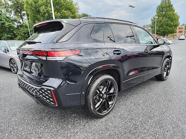 Photo of 2025 Deep Black Pearl Volkswagen Tiguan