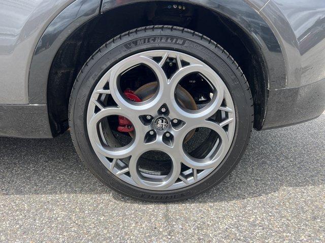Photo of 2024 Metallic Alfa Romeo Tonale