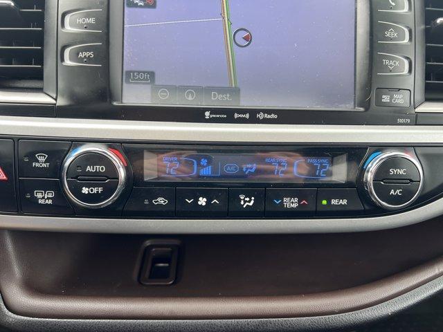 Photo of 2017 Silver Toyota Highlander