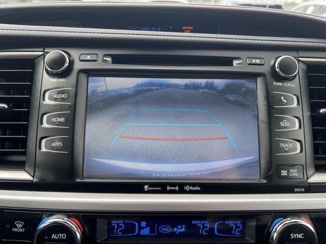 Photo of 2017 Silver Toyota Highlander