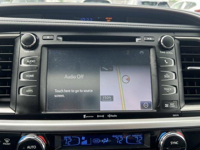Photo of 2017 Silver Toyota Highlander