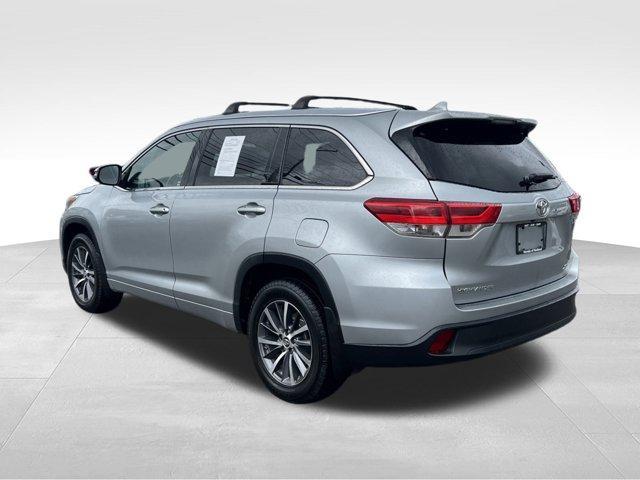 Photo of 2017 Silver Toyota Highlander