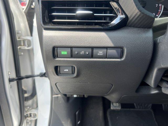 Photo of 2022 White Nissan Sentra