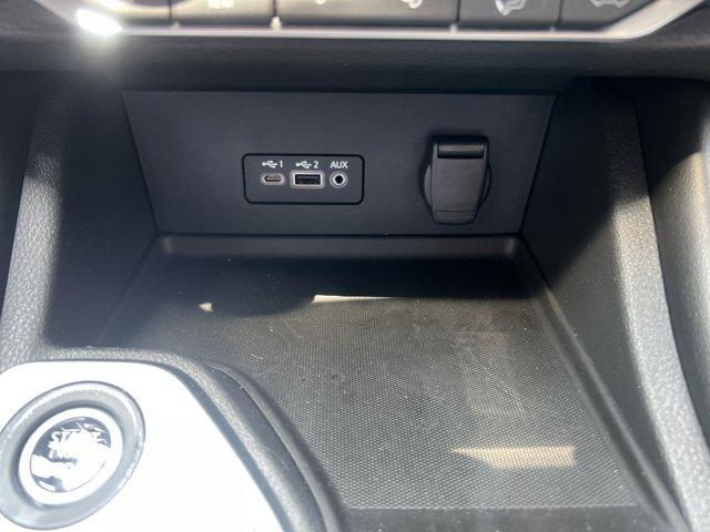 Photo of 2022 White Nissan Sentra
