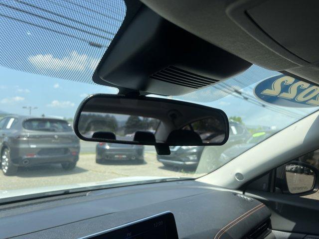 Photo of 2022 White Nissan Sentra