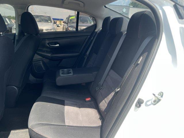 Photo of 2022 White Nissan Sentra