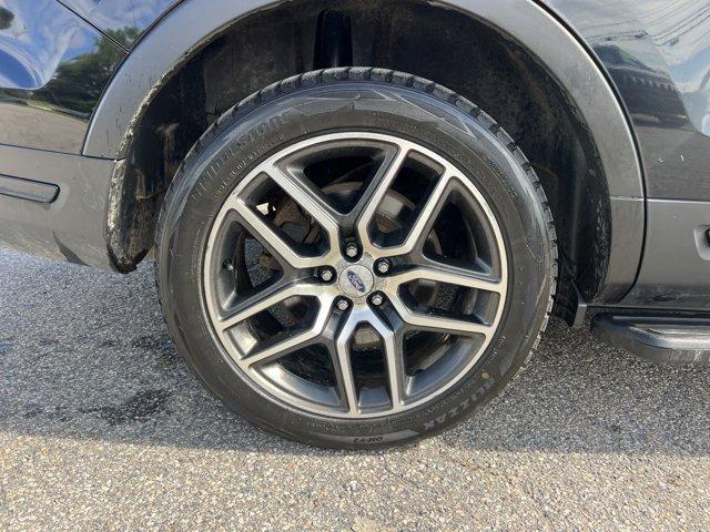 Photo of 2018 Black Ford Explorer