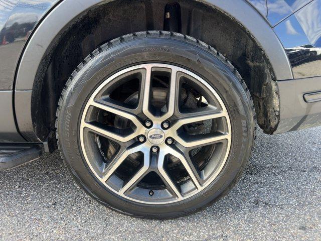 Photo of 2018 Black Ford Explorer