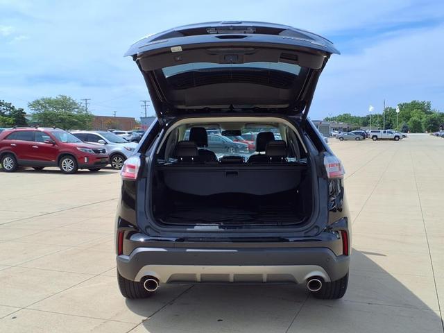 Photo of 2020 Black Metallic Ford Edge
