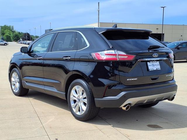 Photo of 2020 Black Metallic Ford Edge
