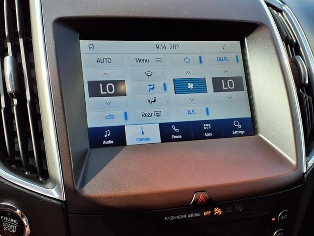 Photo of 2020 Black Metallic Ford Edge