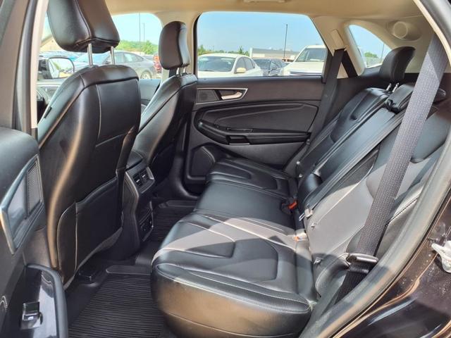 Photo of 2020 Black Metallic Ford Edge