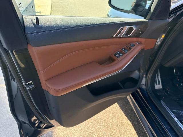 Photo of 2022 Carbon Black Metallic BMW X5