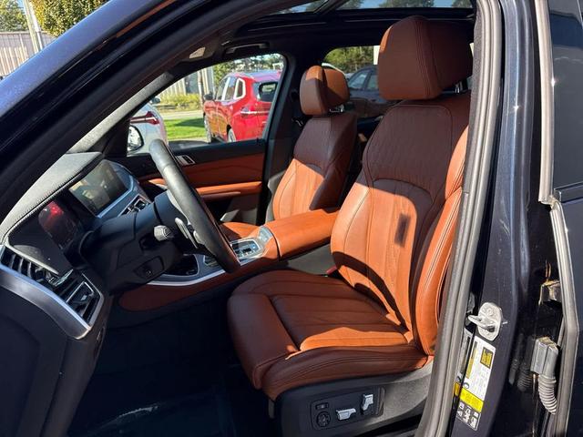 Photo of 2022 Carbon Black Metallic BMW X5