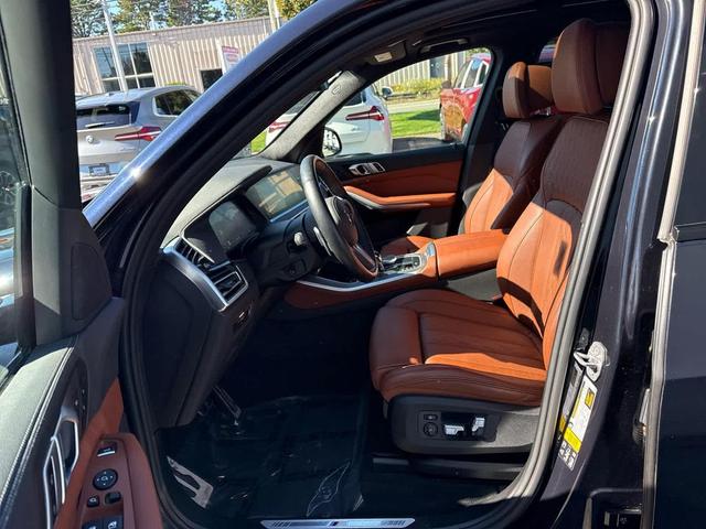 Photo of 2022 Carbon Black Metallic BMW X5